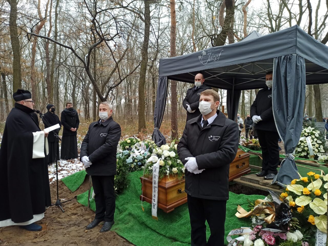 Jak poinformować rodzinę o pogrzebie? - Dom Pogrzebowy Józef - zakład